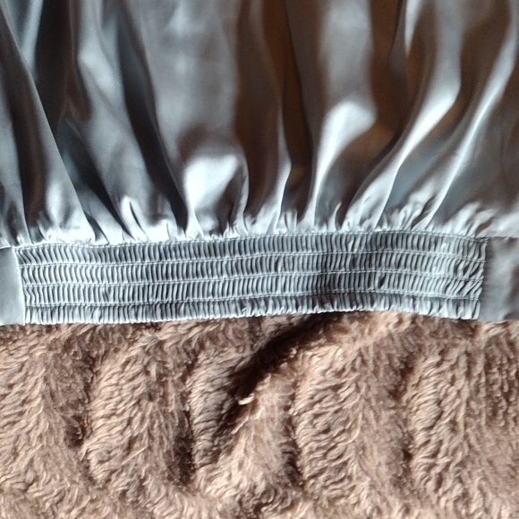 Express light sage green blouse with peephole back! - Picture 6 of 12